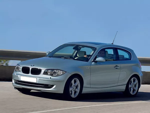 Dịch vụ thay Kính chắn gió xe BMW 116i tận nơi